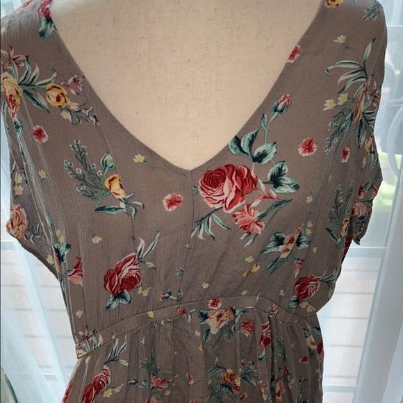 Torrid Plus Size Floral High-Low Top: Size 2 or XXL - Picture 10 of 10